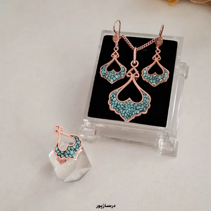 سرویس فیروزه بوژنه
