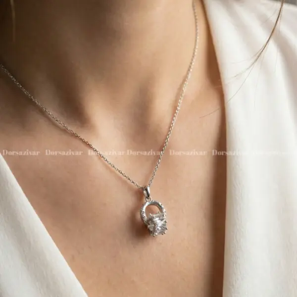 گردنبند نیلا