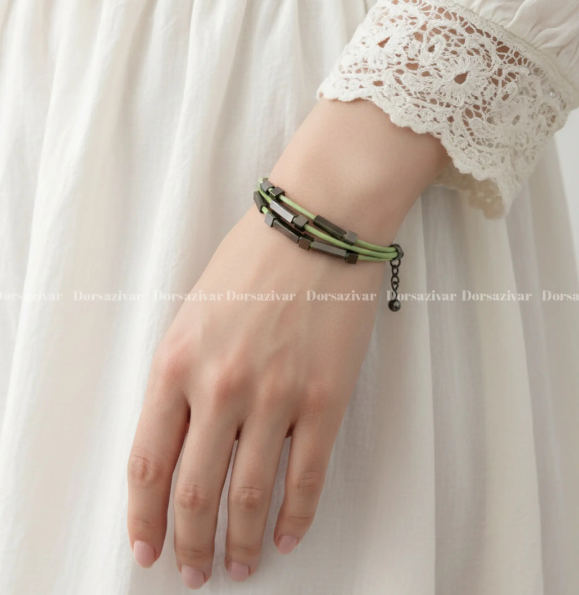 دستبند چرم سبز فسفری