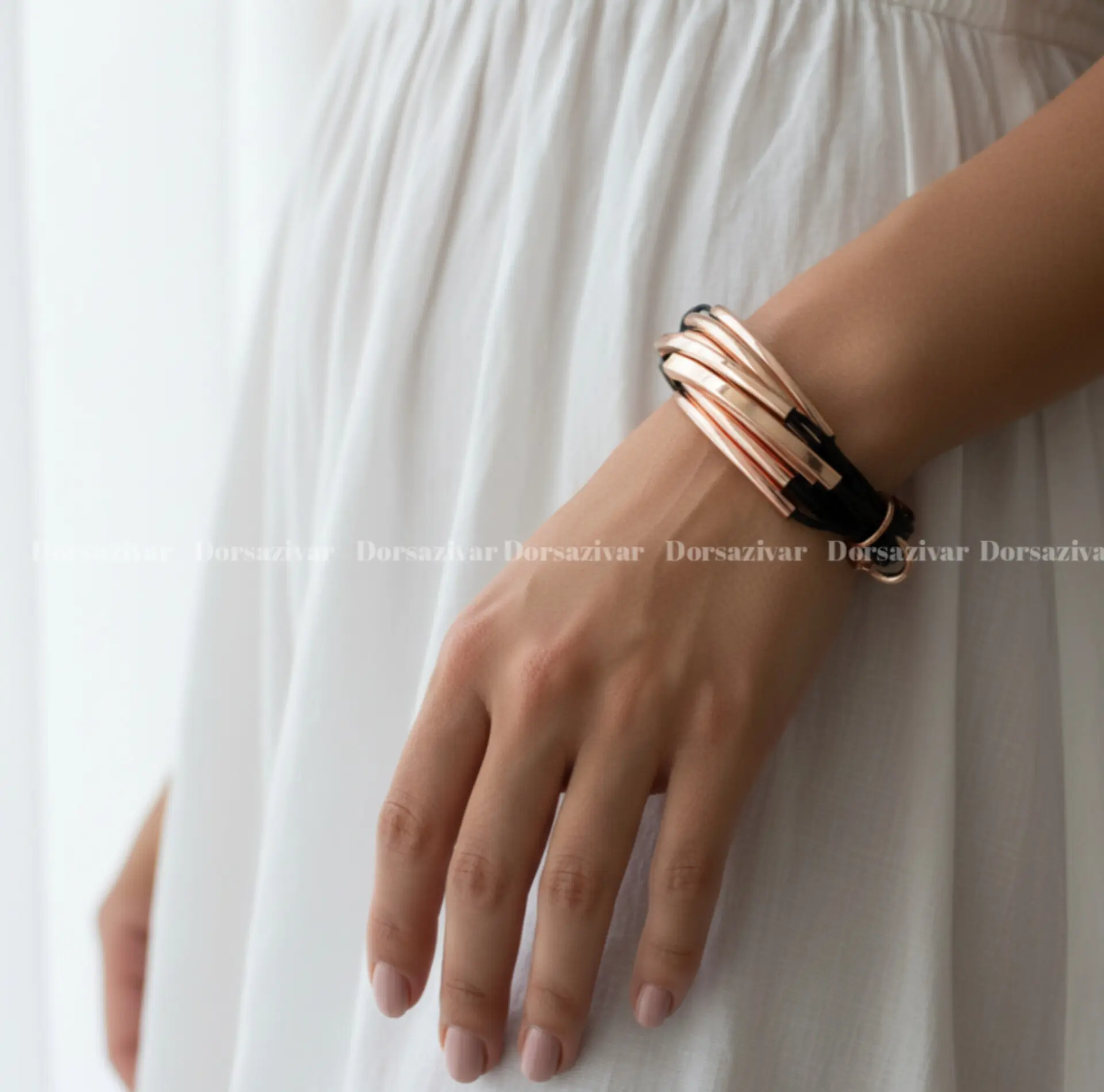 دستبند چرم مشکی رزگلد