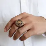انگشتر طلاروس مردانه ورساچه مربع