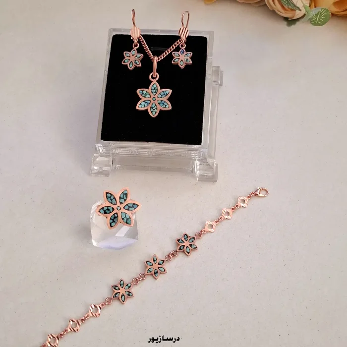 سرویس مس و فیروزه اختر