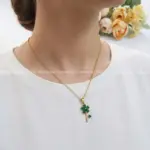 گردنبند گل سبز سلطنتی