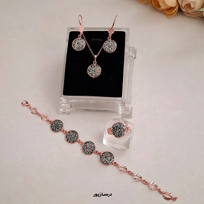 سرویس مس و فیروزه کیهان